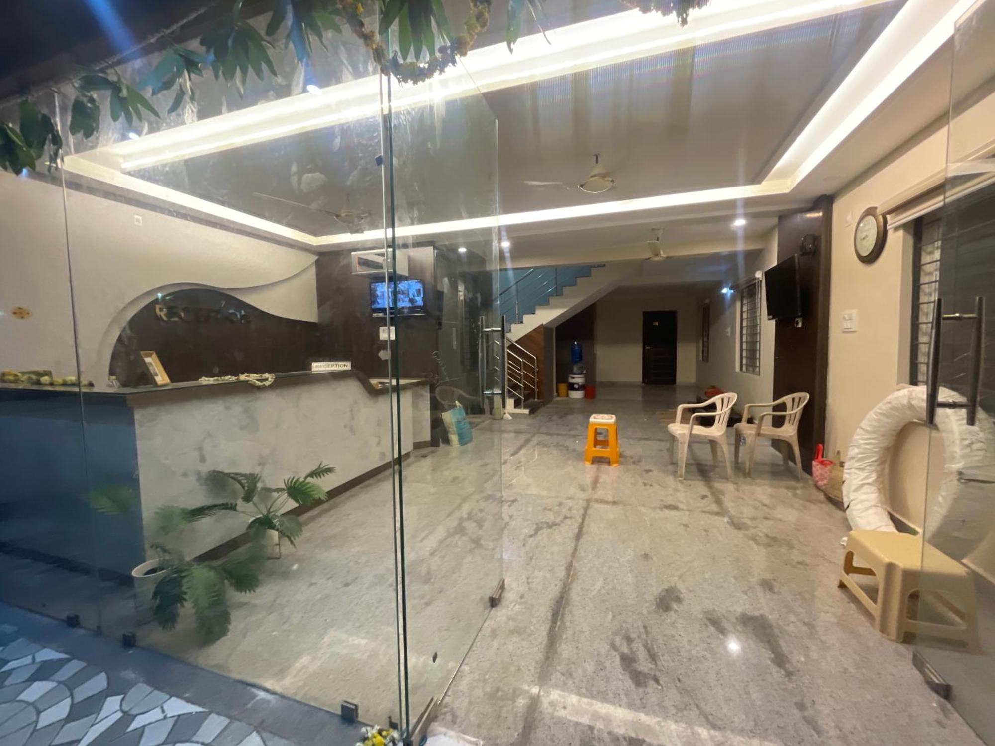 Hotel Sri Ganesh Residency Tirupati Esterno foto