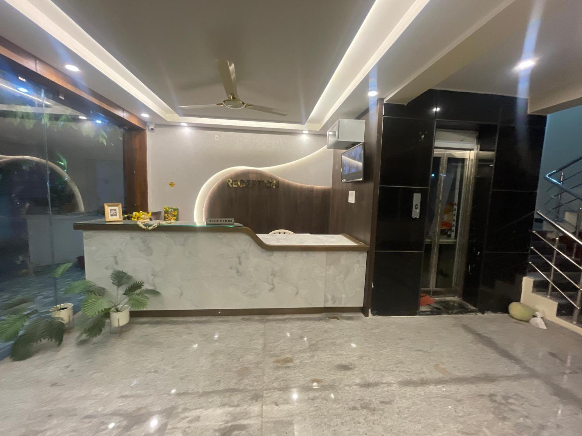 Hotel Sri Ganesh Residency Tirupati Esterno foto